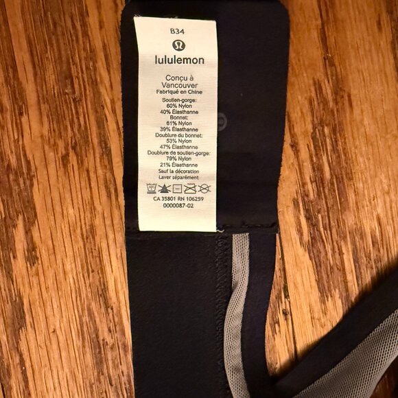 Lululemon Awake To Lace Stretch Wire-Free Bra in Size 34B - Picture 3 of 3